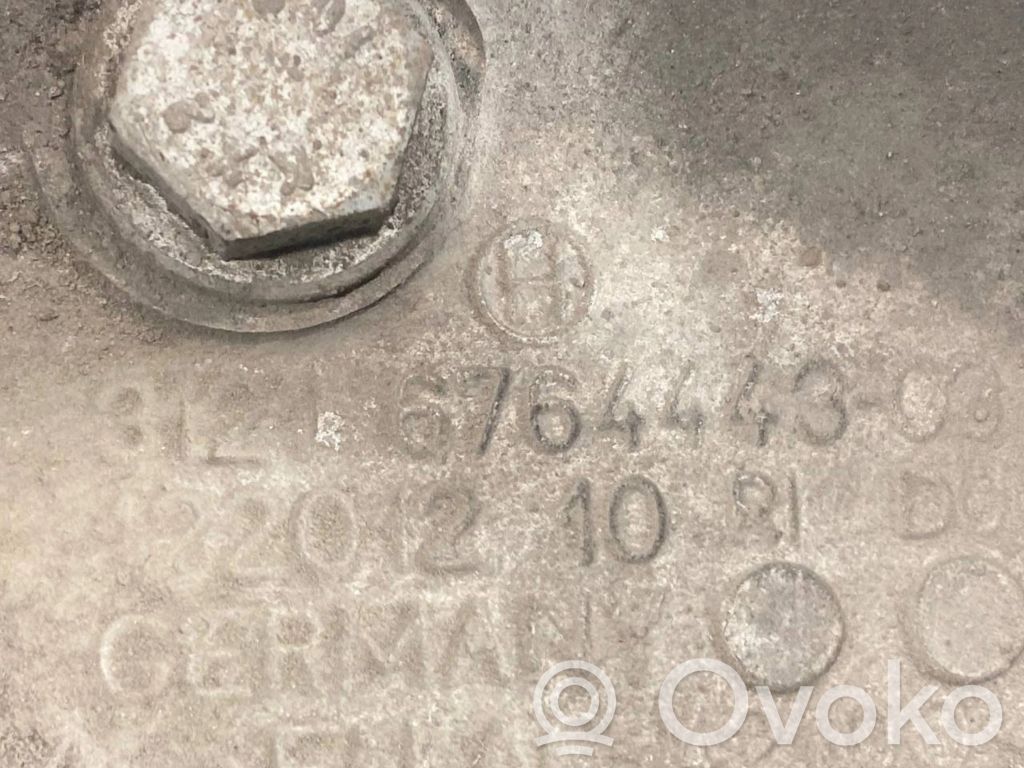 Priekšējā riteņa rumbas vārpstas šarnīrs (stupica, capfa)