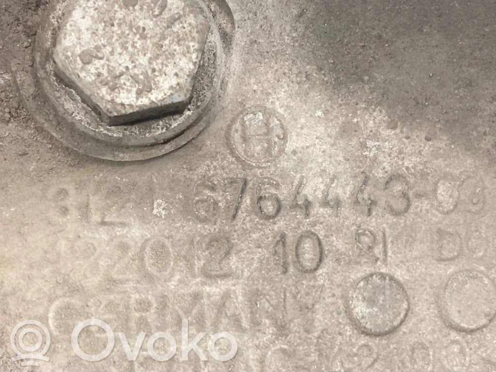 Priekšējā riteņa rumbas vārpstas šarnīrs (stupica, capfa)