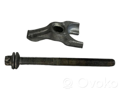 Nozzle holder/shoulder