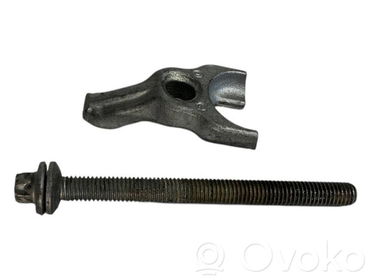 Nozzle holder/shoulder