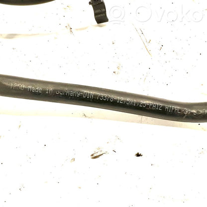 Caurulīte (-es) / šļūtene (-es)