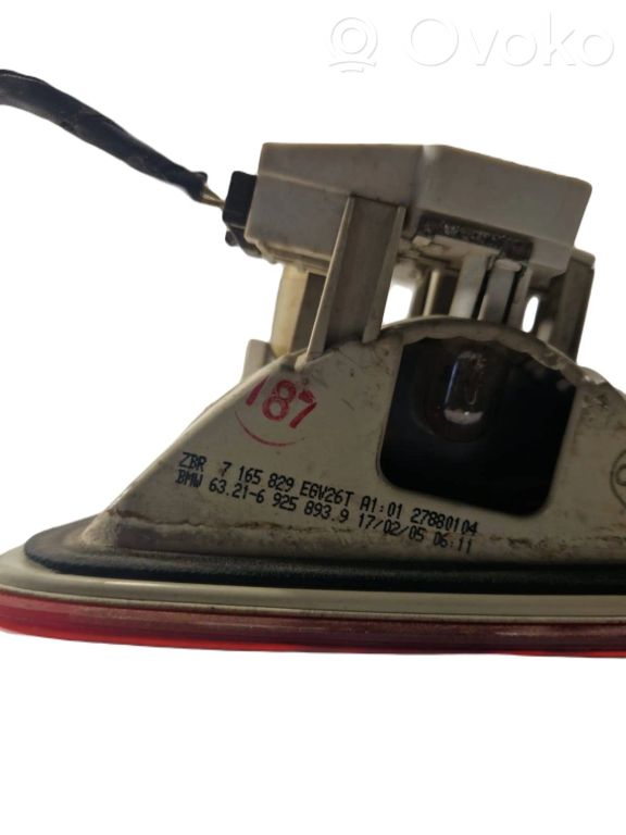 Aizmugurējais lukturis pārsegā