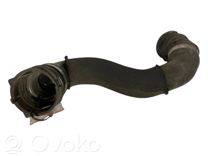 Caurulīte (-es) / šļūtene (-es)