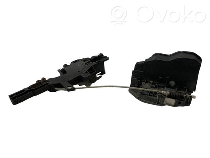 Priekšpusē slēdzene