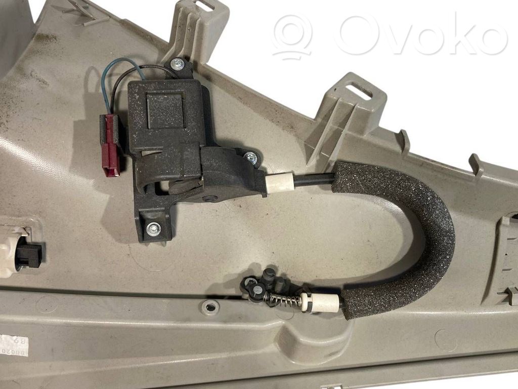 (D) statņa dekoratīvā apdare (augšdaļa)