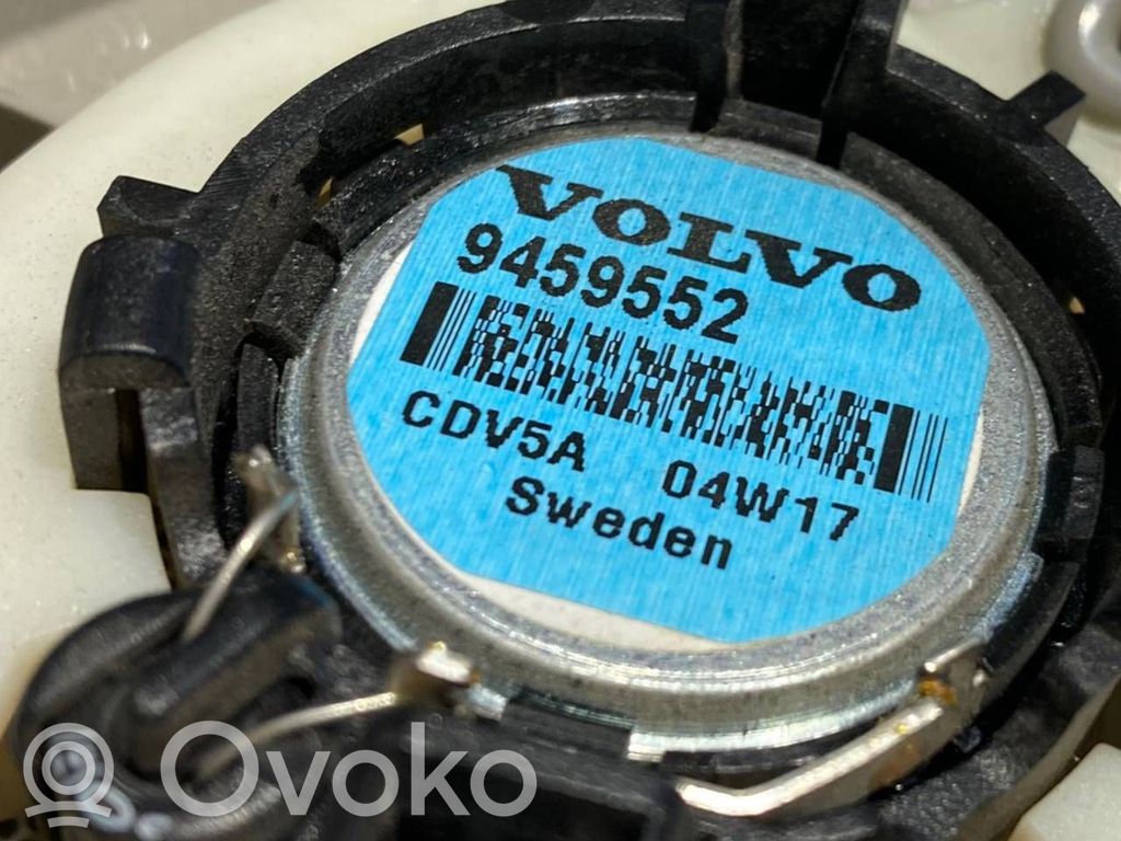 Augsto frekvenču skaļrunis (-i) priekšējās durvīs