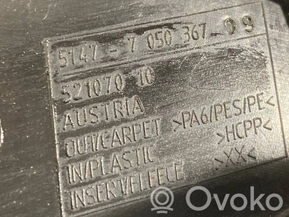 Side decorative trim panel