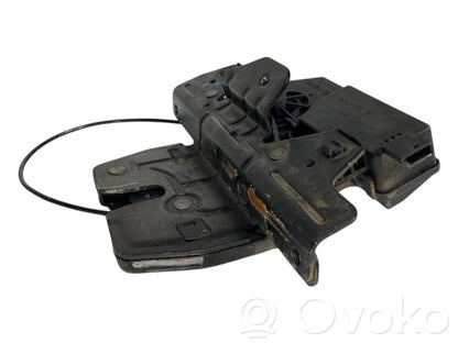 Aizmugurējā pārsega slēdzene