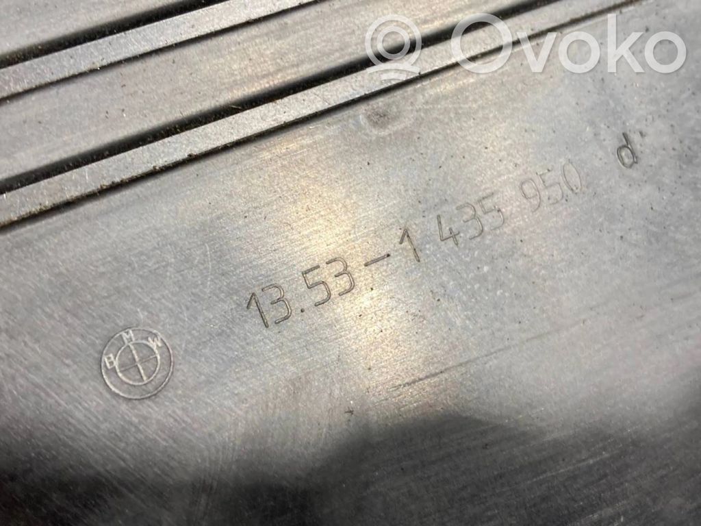 Dzinēja pārsegs (dekoratīva apdare)