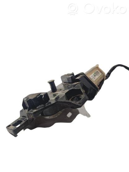 Aizmugurējā pārsega slēdzene