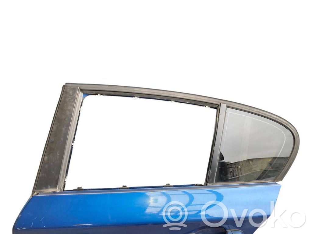 Aizmugurējās durvis