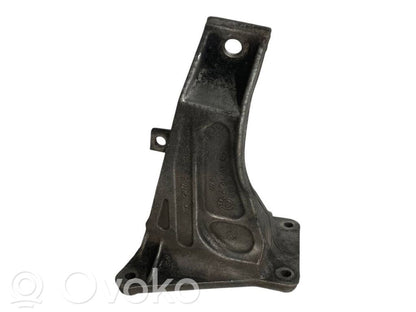 Engine mounting bracket