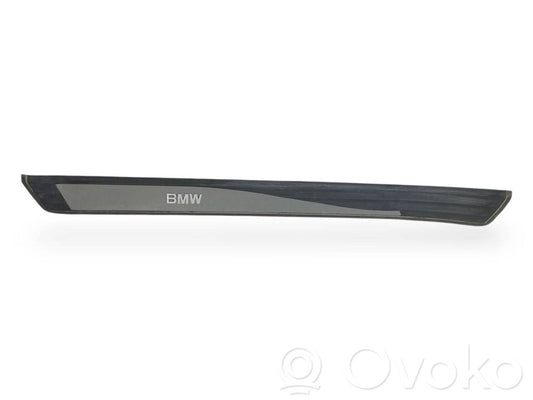 Priekšējā sliekšņa dekoratīvā apdare (iekšējā)