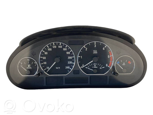 Speedometer (in the instrument panel)
