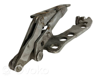 Dzinēja pārsega eņģe (-es)