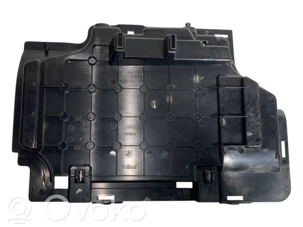 Bagāžnieka sānu apakšējās apdares panelis