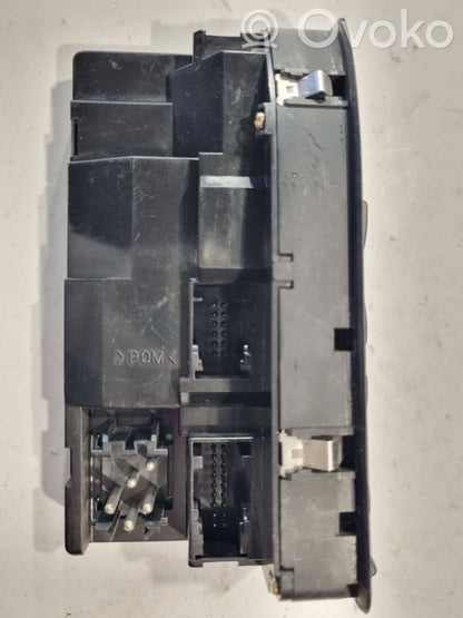 Window lift control switch(es)