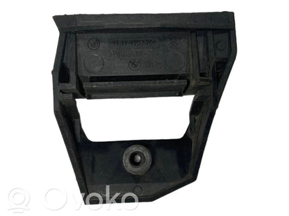 Radiator(s) holder/bracket
