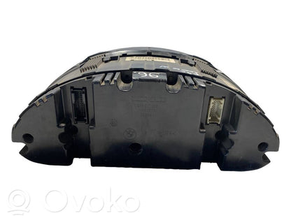 Speedometer (in the instrument panel)