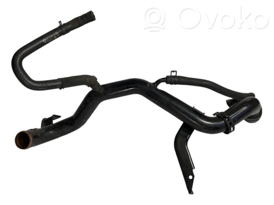 Caurulīte (-es) / šļūtene (-es)