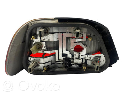 Aizmugurējais lukturis virsbūvē