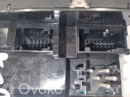 Window lift control switch(es)