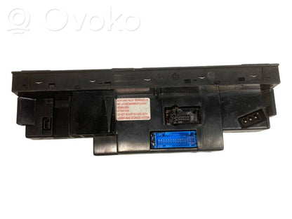 Gaisa kondicioniera / klimata kontroles / salona apsildes vadības bloks (salonā)