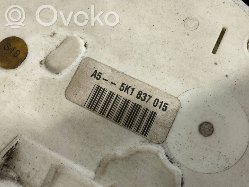 Priekšpusē slēdzene