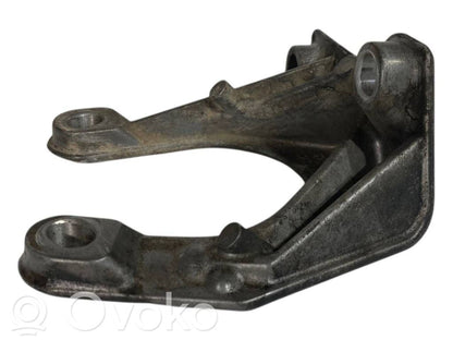 Priekšējā reduktora stiprinājums