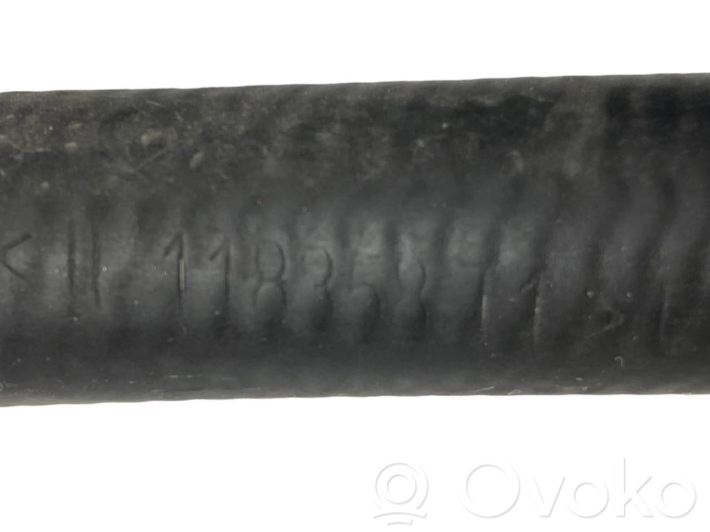 Caurulīte (-es) / šļūtene (-es)