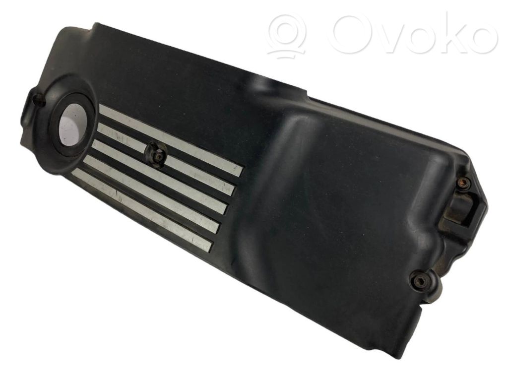 Dzinēja pārsegs (dekoratīva apdare)