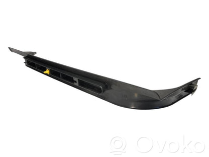 Priekšējā sliekšņa dekoratīvā apdare (iekšējā)