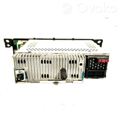 Radio / CD/DVD atskaņotājs / navigācija