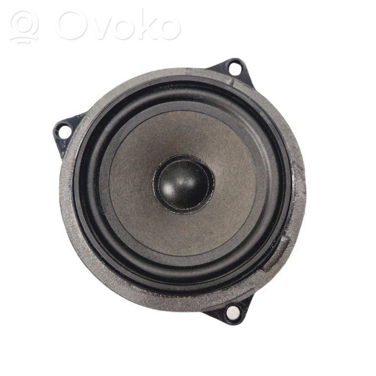 Skaļrunis (-i) pakaļējās durvīs