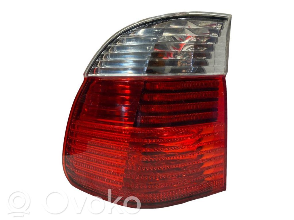 Aizmugurējais lukturis virsbūvē