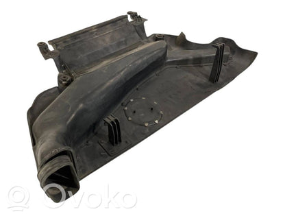 Engine cover (decorative trim)