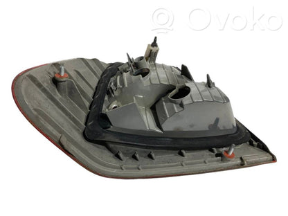 Aizmugurējais lukturis virsbūvē