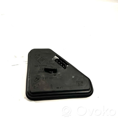 Aizmugures spuldzes vāka turētājs