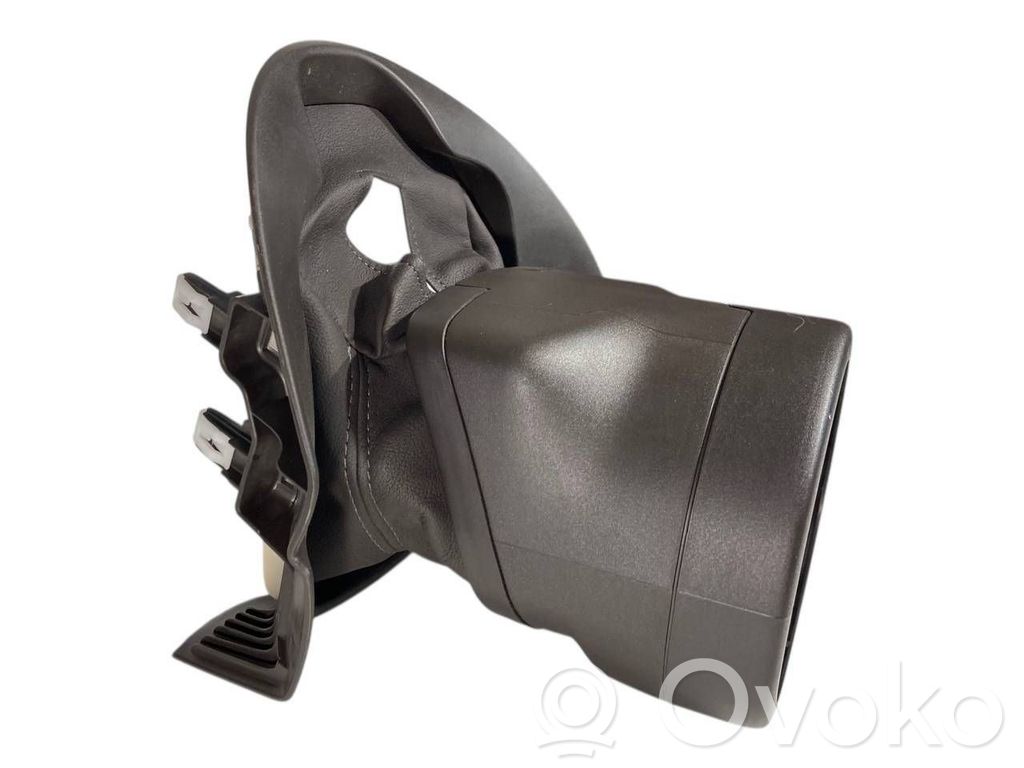 Stūres ass dekoratīvā apdare