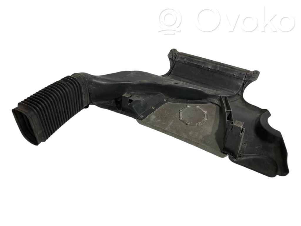 Engine cover (decorative trim)