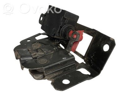 Aizmugurējā pārsega slēdzene