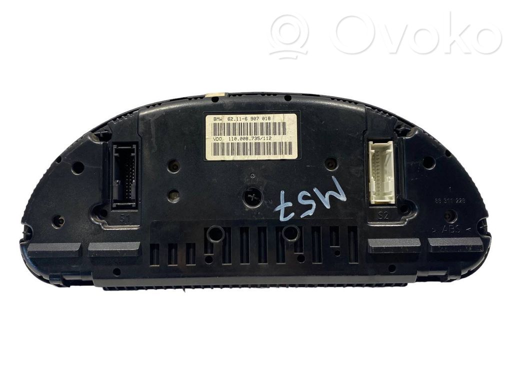 Speedometer (in the instrument panel)