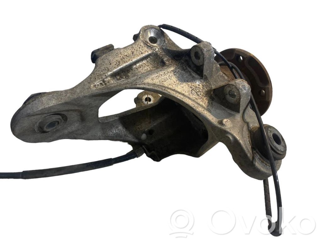 Aizmugurē riteņa rumbas vārpstas šarnīrs (stupica, capfa)