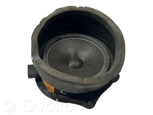 Speaker(s) in front door