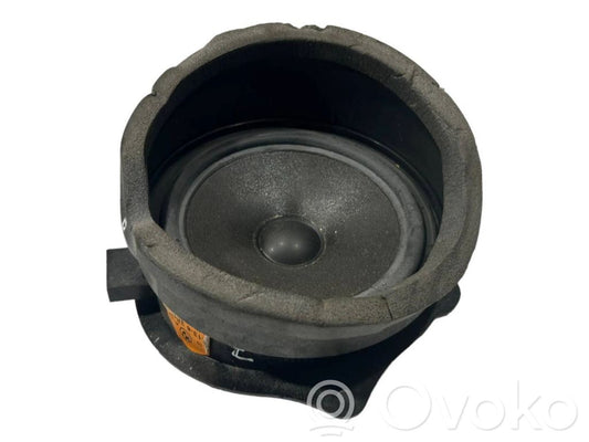 Skaļrunis (-i) priekšējās durvīs