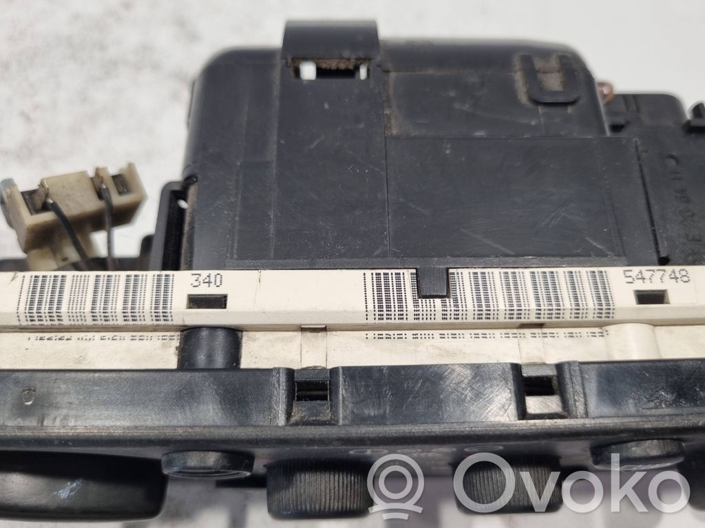 Gaisa kondicioniera / klimata kontroles / salona apsildes vadības bloks (salonā)