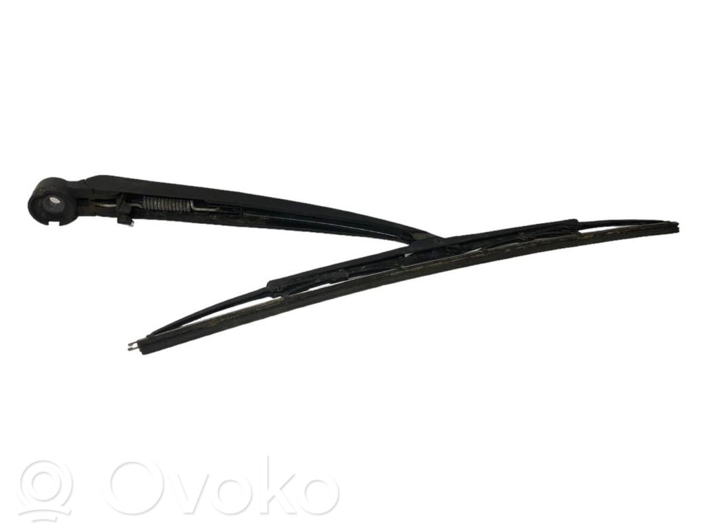 Rear window wiper arm