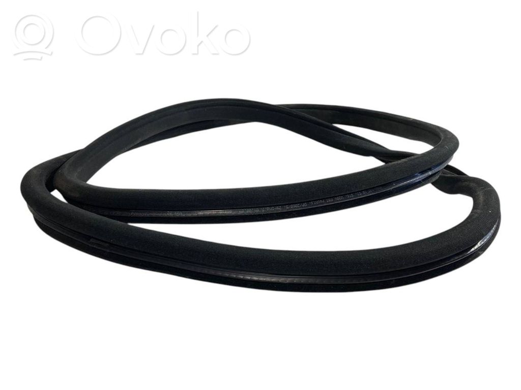 Priekšpusē apdares gumija (virsbūvē)