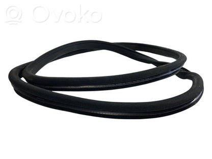 Priekšpusē apdares gumija (virsbūvē)