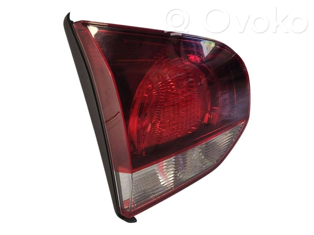 Aizmugurējais lukturis pārsegā